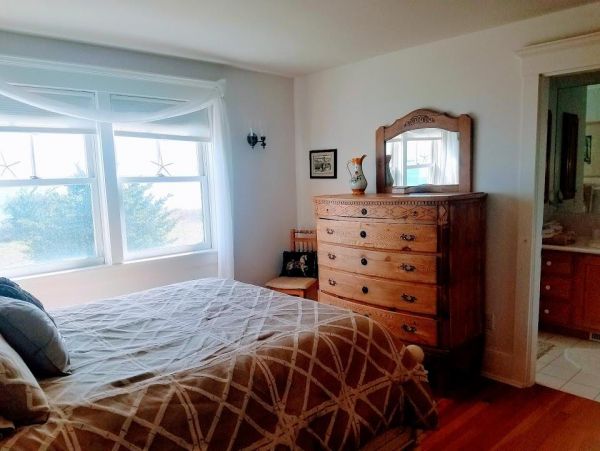 Bayview Chappaquiddik Cape Cod Vacation Home + Guest House