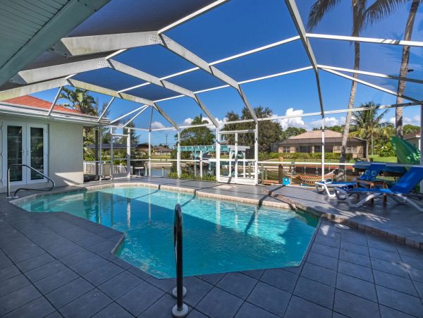 Cape Coral Vacation Villa Three Bedroom & Caged Pool