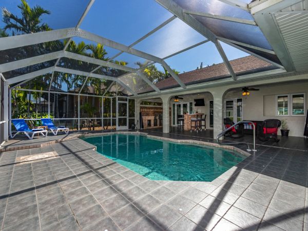 Cape Coral Vacation Villa Three Bedroom & Caged Pool