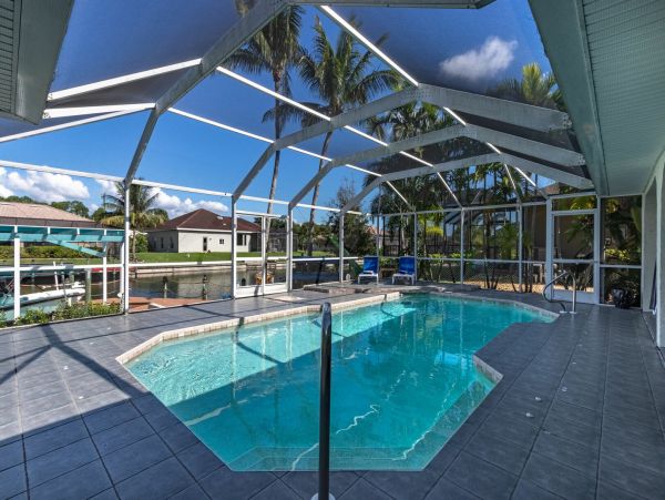 Cape Coral Vacation Villa Three Bedroom & Caged Pool