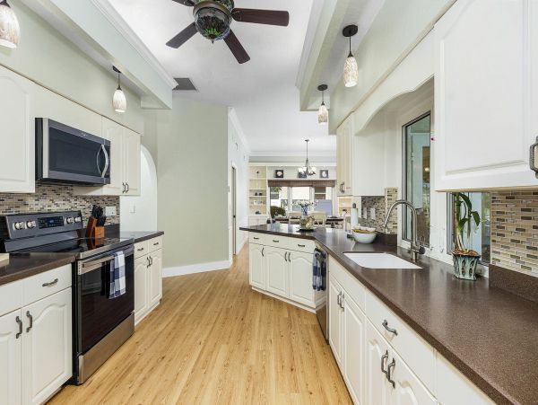 Cape Coral Vacation Villa Three Bedroom & Caged Pool