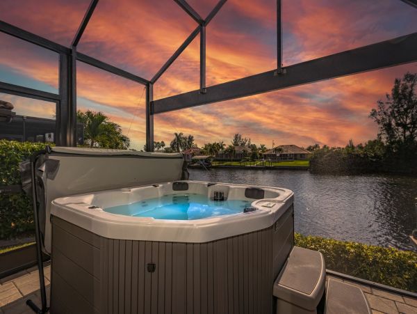 Beautiful Family Water Front Home with Dock in Cape Coral