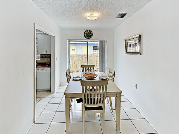 Short Walk to Beach Pompano Beach Vacation Condo 1 Bedroom
