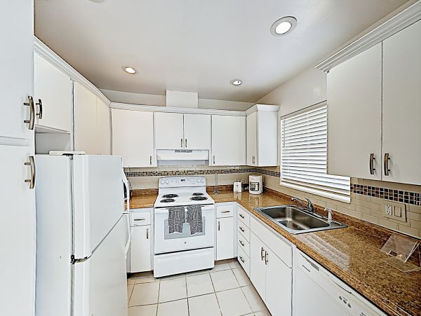 Short Walk to Beach Pompano Beach Vacation Condo 1 Bedroom
