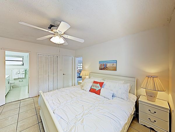 Short Walk to Beach Pompano Beach Vacation Condo 1 Bedroom