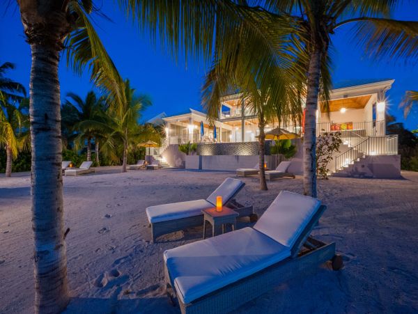 Cayman Islands Home 971910