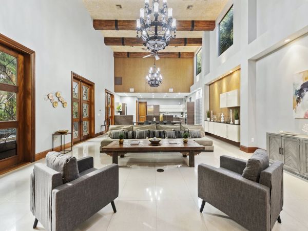 Fort Lauderdale Luxury Vacation Villa with Pool Sleeps 12