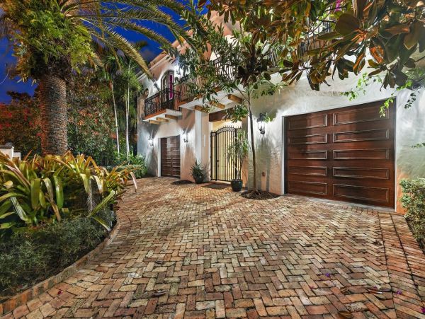Fort Lauderdale Luxury Vacation Villa with Pool Sleeps 12