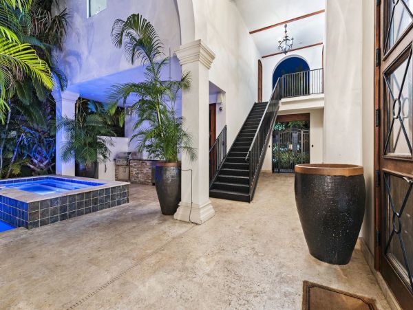Fort Lauderdale Luxury Vacation Villa with Pool Sleeps 12