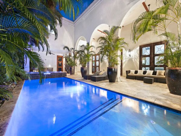 Fort Lauderdale Luxury Vacation Villa with Pool Sleeps 12