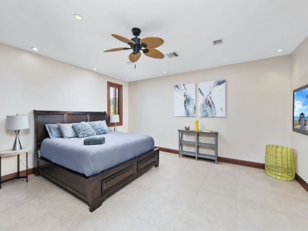 Fort Lauderdale Luxury Vacation Villa with Pool Sleeps 12