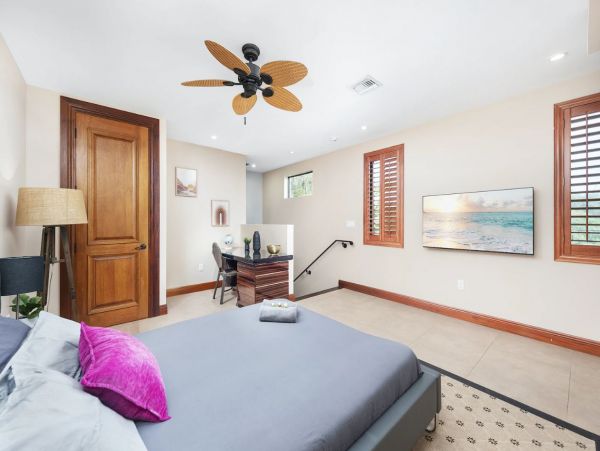 Fort Lauderdale Luxury Vacation Villa with Pool Sleeps 12