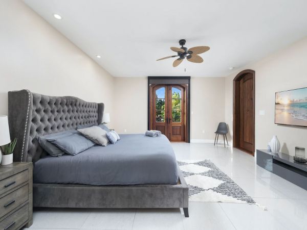 Fort Lauderdale Luxury Vacation Villa with Pool Sleeps 12