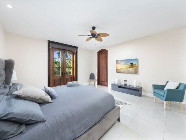 Fort Lauderdale Luxury Vacation Villa with Pool Sleeps 12