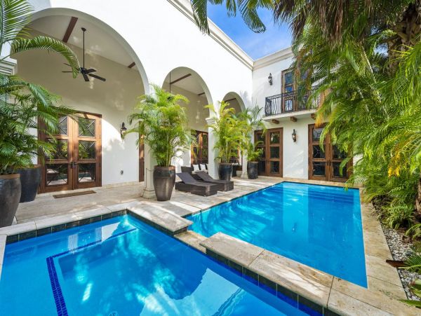 Fort Lauderdale Luxury Vacation Villa with Pool Sleeps 12