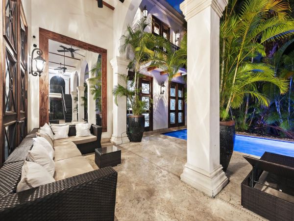 Fort Lauderdale Luxury Vacation Villa with Pool Sleeps 12