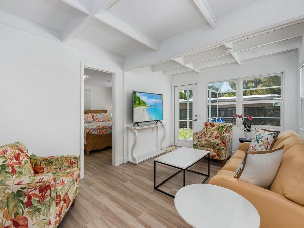Four Bedroom Family Home with Caged Pool in Fort Myers Beach