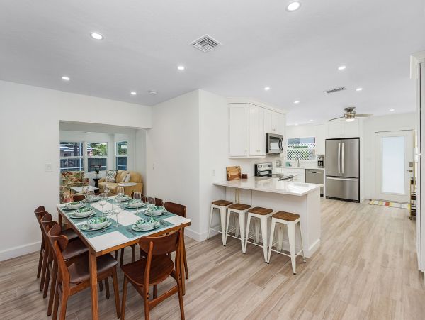 Four Bedroom Family Home with Caged Pool in Fort Myers Beach