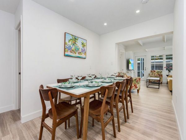 Four Bedroom Family Home with Caged Pool in Fort Myers Beach