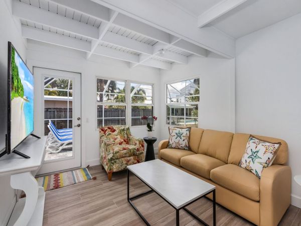 Four Bedroom Family Home with Caged Pool in Fort Myers Beach