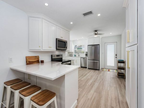Four Bedroom Family Home with Caged Pool in Fort Myers Beach
