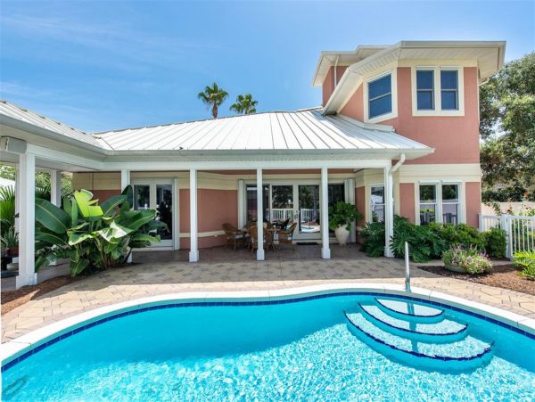Gorgeous Vacation Rental Home with Pool Short Walk to Beach