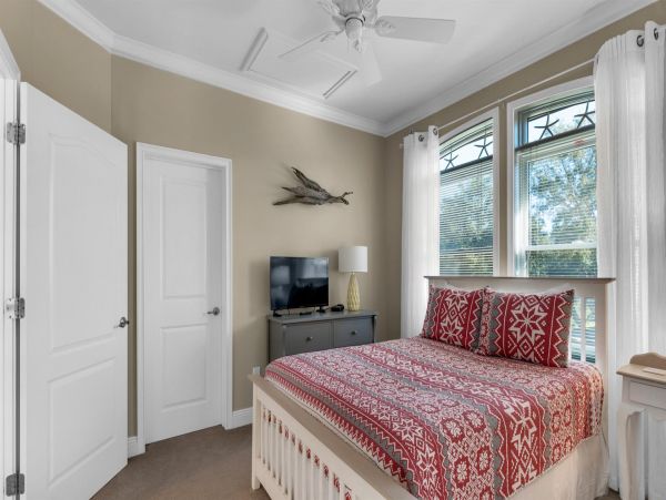 Gorgeous Vacation Rental Home with Pool Short Walk to Beach