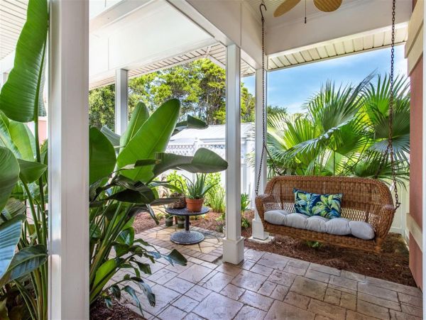Gorgeous Vacation Rental Home with Pool Short Walk to Beach