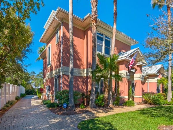 Gorgeous Vacation Rental Home with Pool Short Walk to Beach
