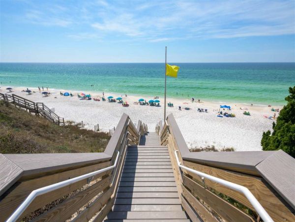 Gorgeous Vacation Rental Home with Pool Short Walk to Beach