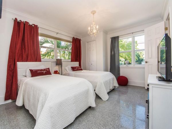 Fort Lauderdale Vacation Rental Home  Private Pool & Hot Tub