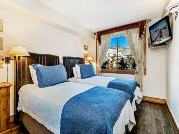 Platinum rated pet friendly Walk to Lionshead Gondola