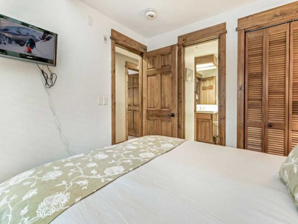 Cozy Vacation Rental 3 Bedrooms in Vail