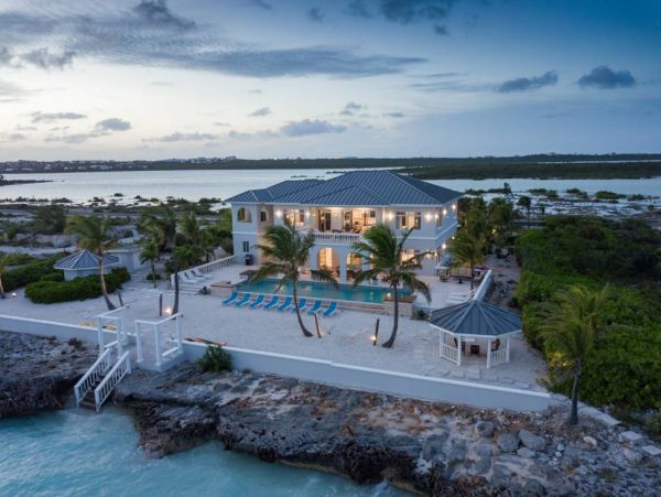 Turks and Caicos Luxury Villa Rental – Turtle Tail Retreat