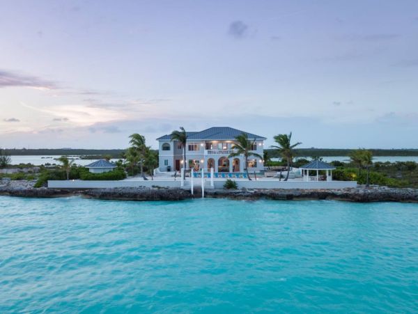 Turks and Caicos Luxury Villa Rental – Turtle Tail Retreat
