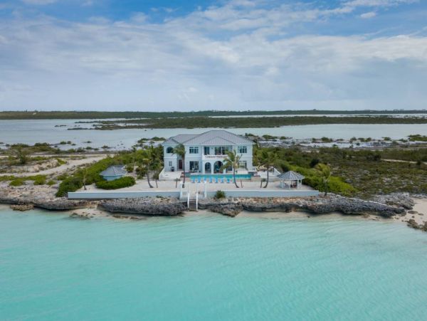 Turks and Caicos Luxury Villa Rental – Turtle Tail Retreat
