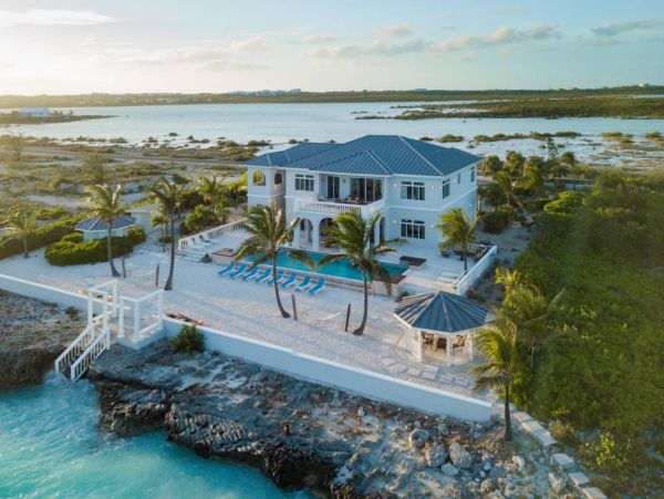 Turks and Caicos Luxury Villa Rental – Turtle Tail Retreat