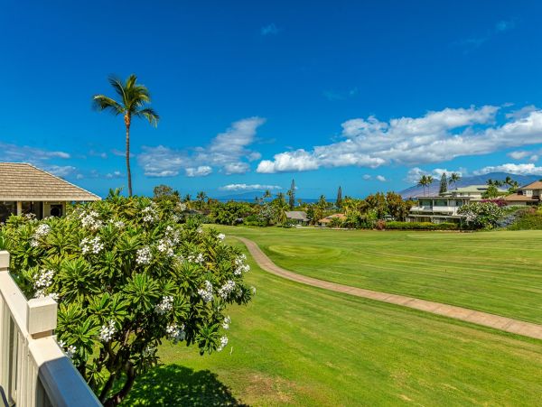 Maui Condo with Stunning Views - Book Your Hawaiian Getaway