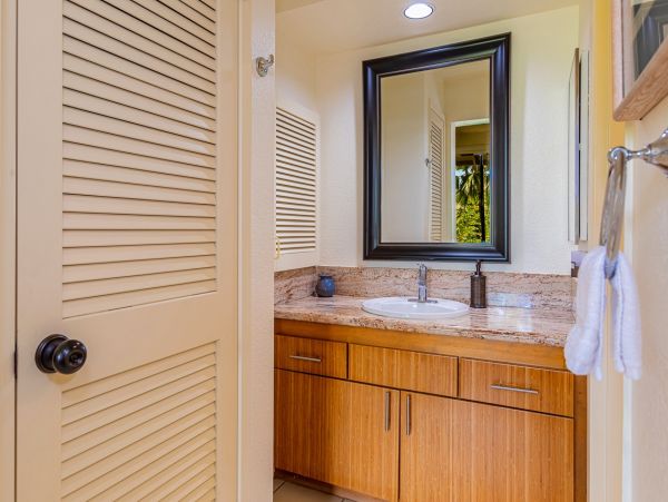 Maui Condo with Stunning Views - Book Your Hawaiian Getaway