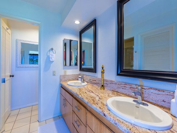 Maui Condo with Stunning Views - Book Your Hawaiian Getaway