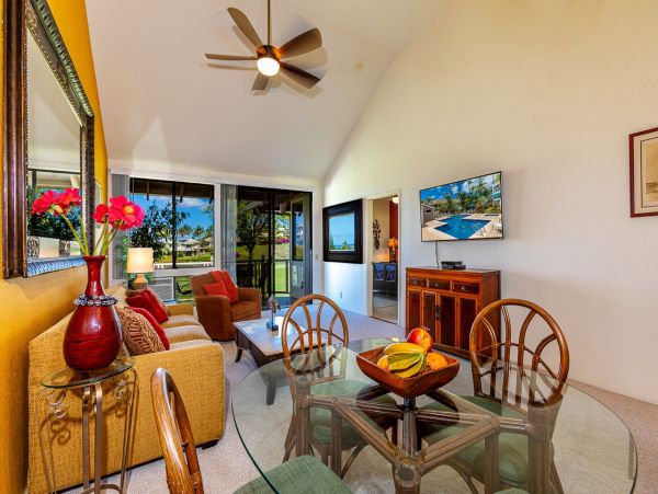 Maui Condo with Stunning Views - Book Your Hawaiian Getaway