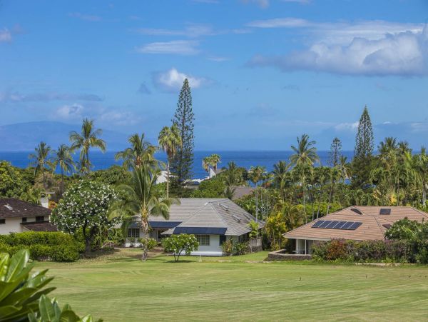 Maui Condo with Stunning Views - Book Your Hawaiian Getaway