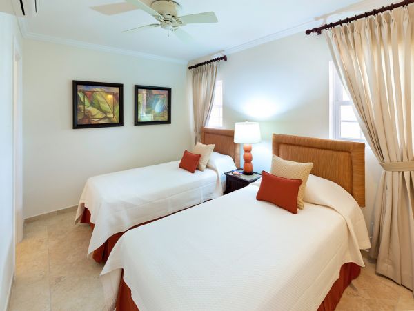 Barbados Condo 973352