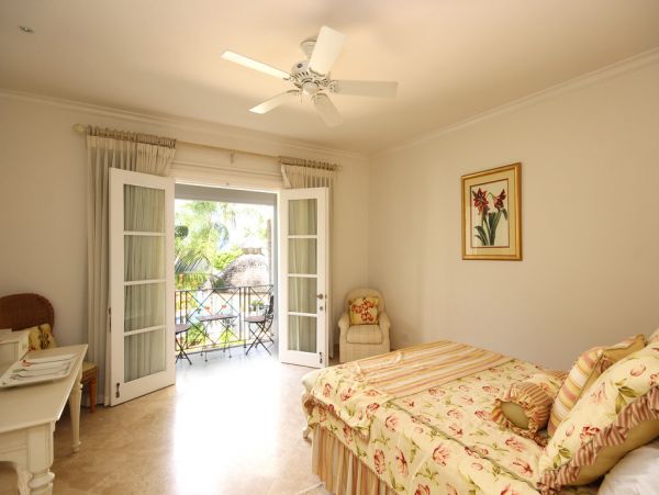 Barbados Condo 973360