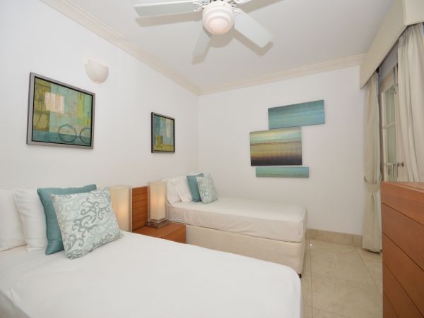 Barbados Condo 973377