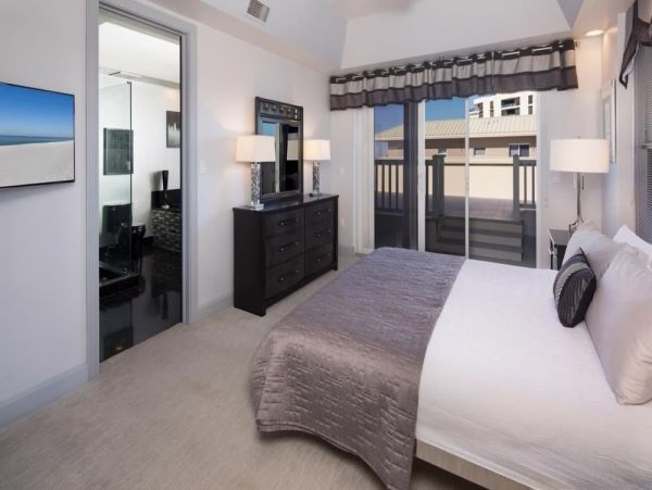 Gulf Views Marco Island Vacation Condo on Beach 2 Bedrooms