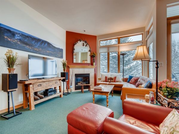 Vail Vacation Condo with Communal Pool & Spa, Sleeps 8