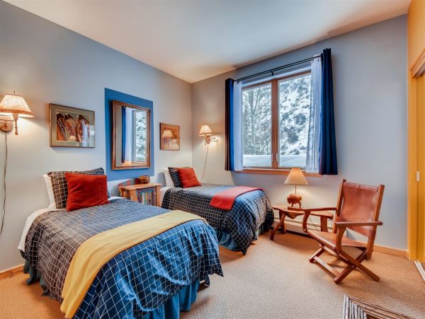 Vail Vacation Condo with Communal Pool & Spa, Sleeps 8