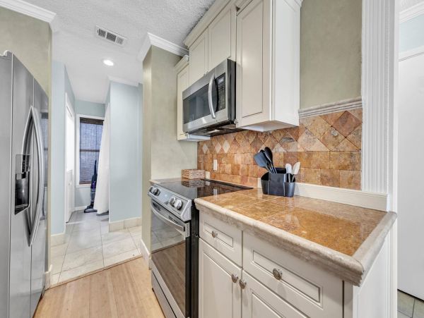 Destin Beachfront Vacation Rental Luxury Gulf-Front Condo with Panoramic Views
