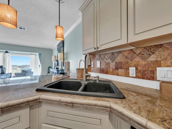 Destin Beachfront Vacation Rental Luxury Gulf-Front Condo with Panoramic Views